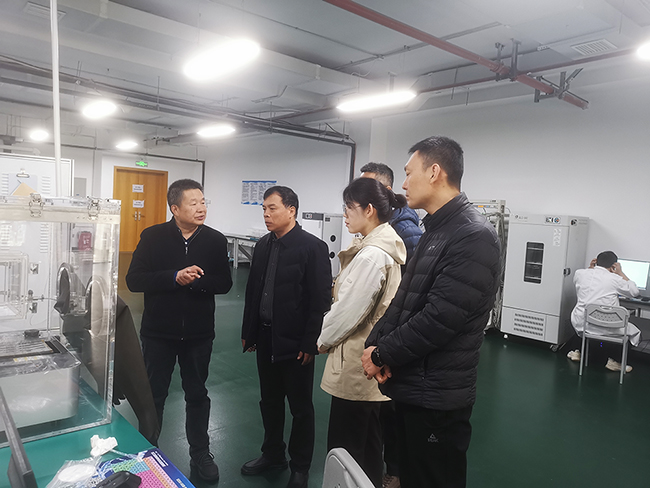 新乡市工信局张广军局长一行莅临我研究所指导